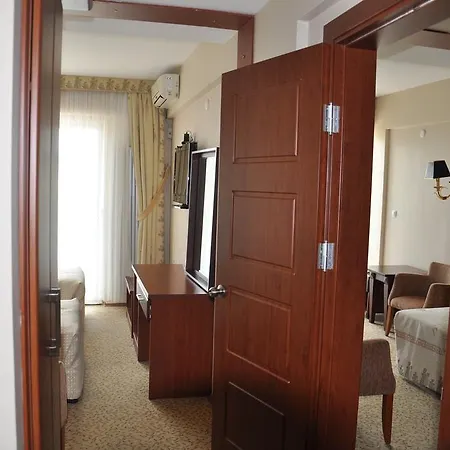 Grand Nicea Hotel 3*